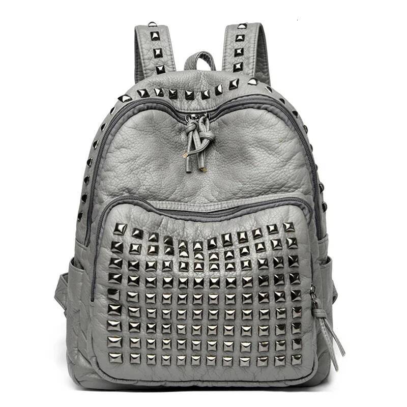 Fashion Rivet Soft Leather Femmes Sac à dos Designer de grande capacité Sac école de filles Bagpack Bagpack Travel Sacs Sac une haute qualité de