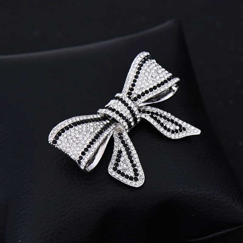 Alloy Black and White Rhinestones Bow Brooch Clothing Wild Collar Pin High Fashion Shiny Brooches Womens Jewelry Scarf BuckleXJ250815