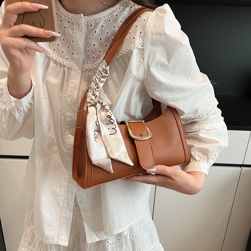 High-End Women's Niche Design Women 2025 New Versatile Fashion Shoulder Underarm Baguette Bag