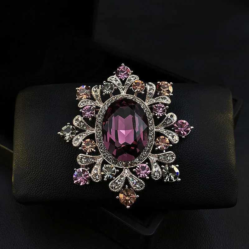Broche cristalline rétro Elegant et digne Gorgeous femmes broches automne et manteau d'hiver vintage accessoire exquis cadeau de badge xj250815