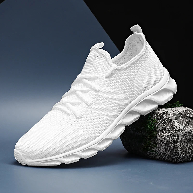 Mens casual sports shoes breathable summer light Soft sole comfort outdoor running shoes fashion student mesh plus size sneaker 250811