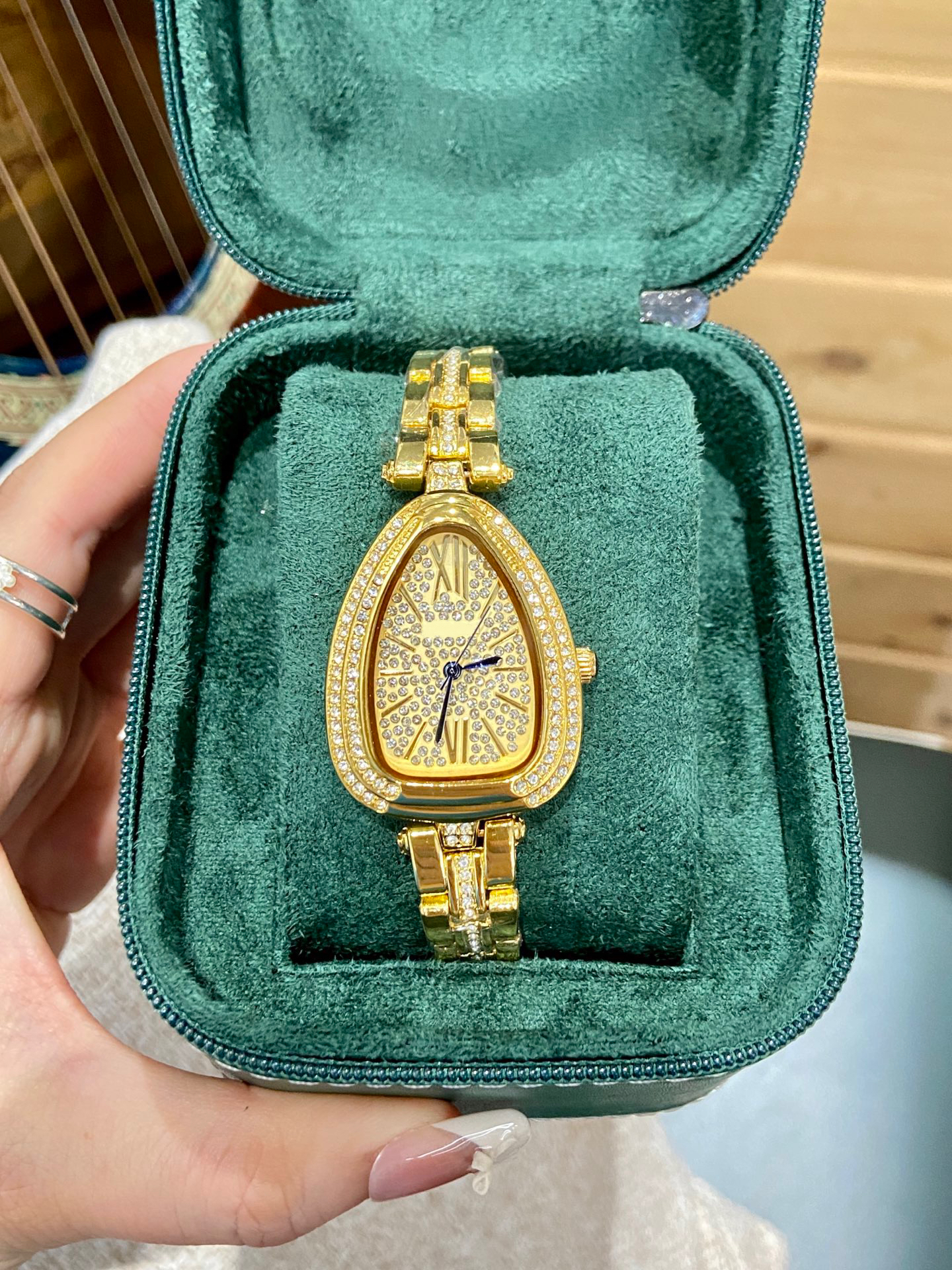 AAA Bv*g*i ss169 luxury heels hoodie 2025 new hot selling snake head watch high-end bamboo strap ladies quartz watch