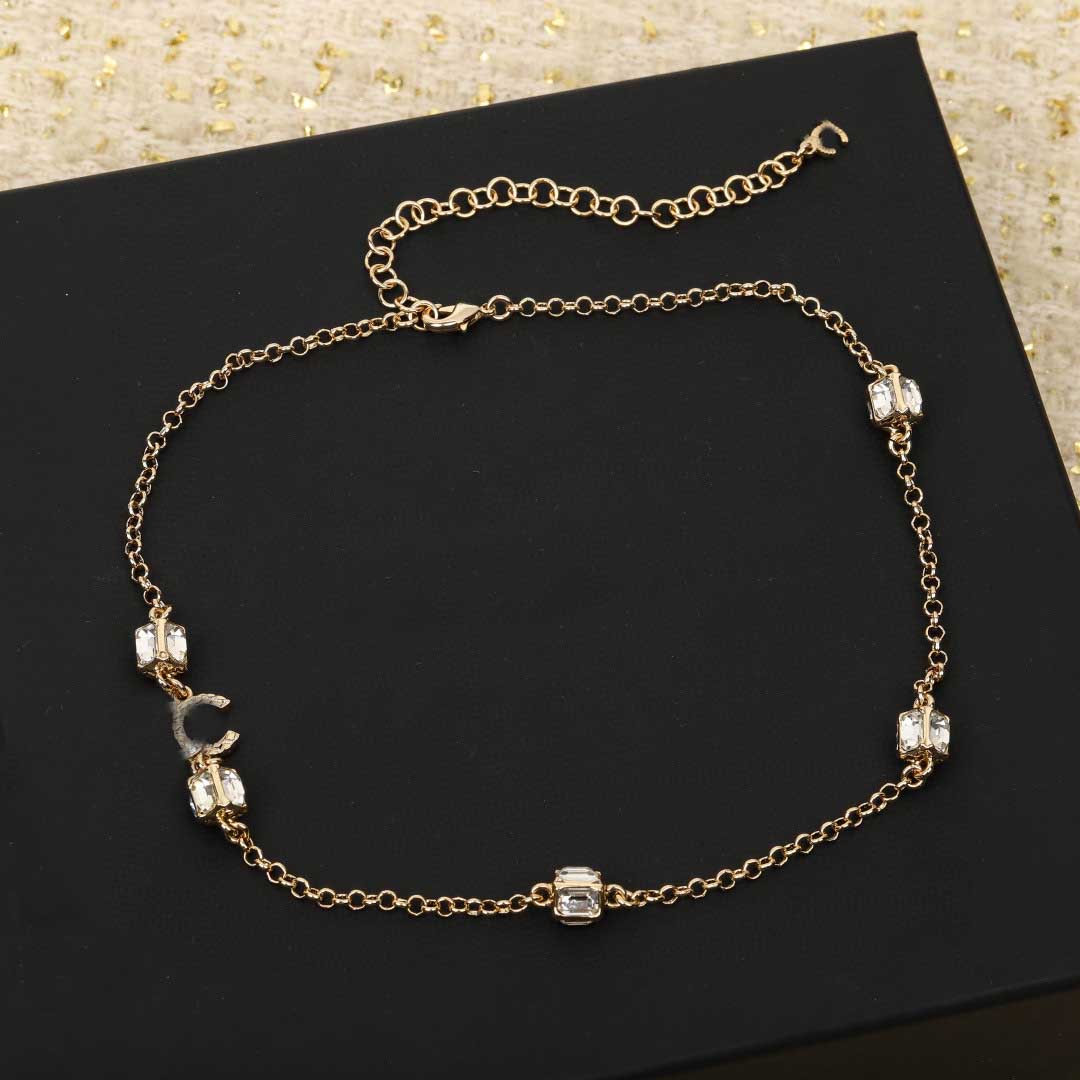 2025 Collier de tour de cou de qualité luxe avec perles en cristal et diamant en 18 km plaqués avec une boîte de tampon PS4772