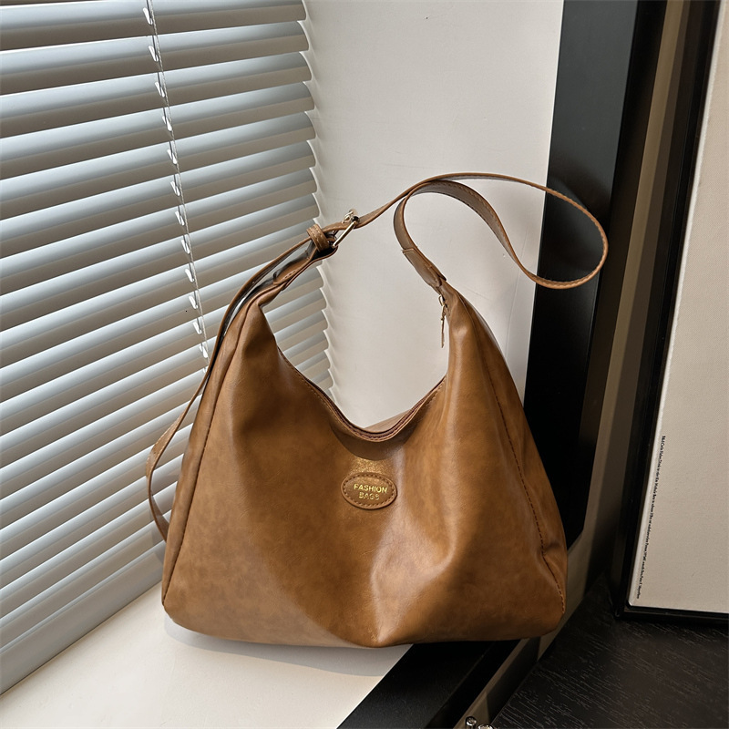 This Year's Trend Soft Surface Large Capacity 2025 Solid Color New Summer Fashion Commuter Tote Shoulder Underarm Bag