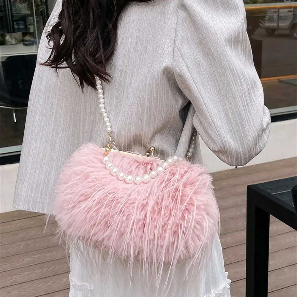 Pearl Chain Faux Fur Handbag Trendy Long Tassel Plush Shoulder Bag Fashion Female Furry Large Capacity Tote Handbag Z250815