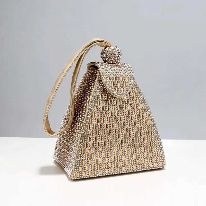 Sacs de soirée en strass pour femmes nouvelles en pyramide de haute qualité Sac d'embrayage de fête de point chic