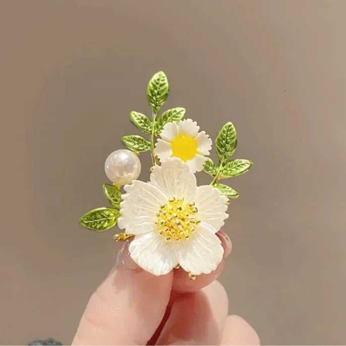 Nouvelles plantes de mode Broches de fleurs pour femmes broches de luxe Daisy Jasmine Flower épingles accessoires XJ250815