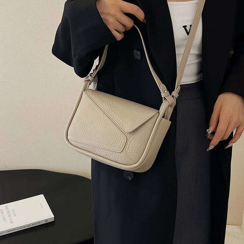 Hot Selling Vintage Leather Shoulder Bag Women Designer Handcrafted Crossbody Purse With Antique Buckle Retro Handbag Designer Bags