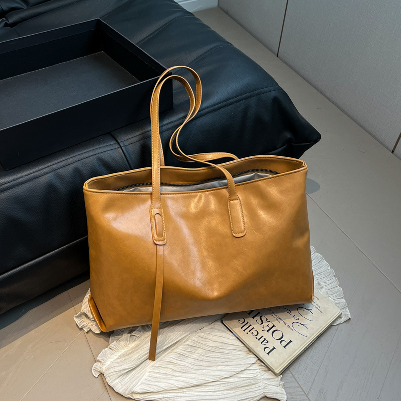 This Year's Trend: Elegant Oil Leather Commuter Handbag 2025 Spring New Fashionable Single Shoulder Underarm Tote Bag