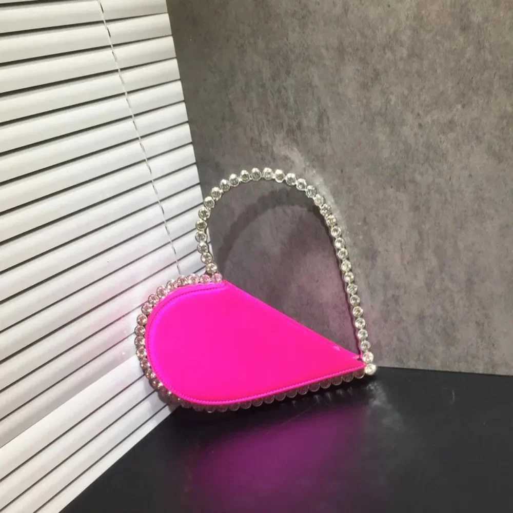 2024 Rhinestone Handbag Heart Shaped Diamond Evening Bags Designer Party Wedding Dinner Bags Ladies Purse Top Handle Bags Z250815