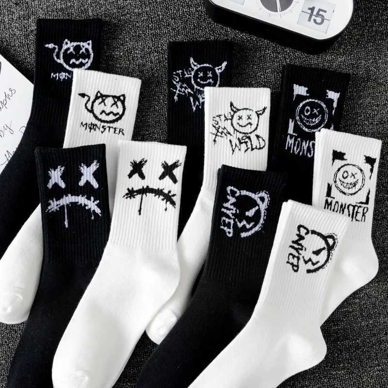 Ghostface 46 Grands couples Sports Chaussettes de basket-ball printemps / été chaussettes longues en noir et blanc pour hommes Hip Hop W250815