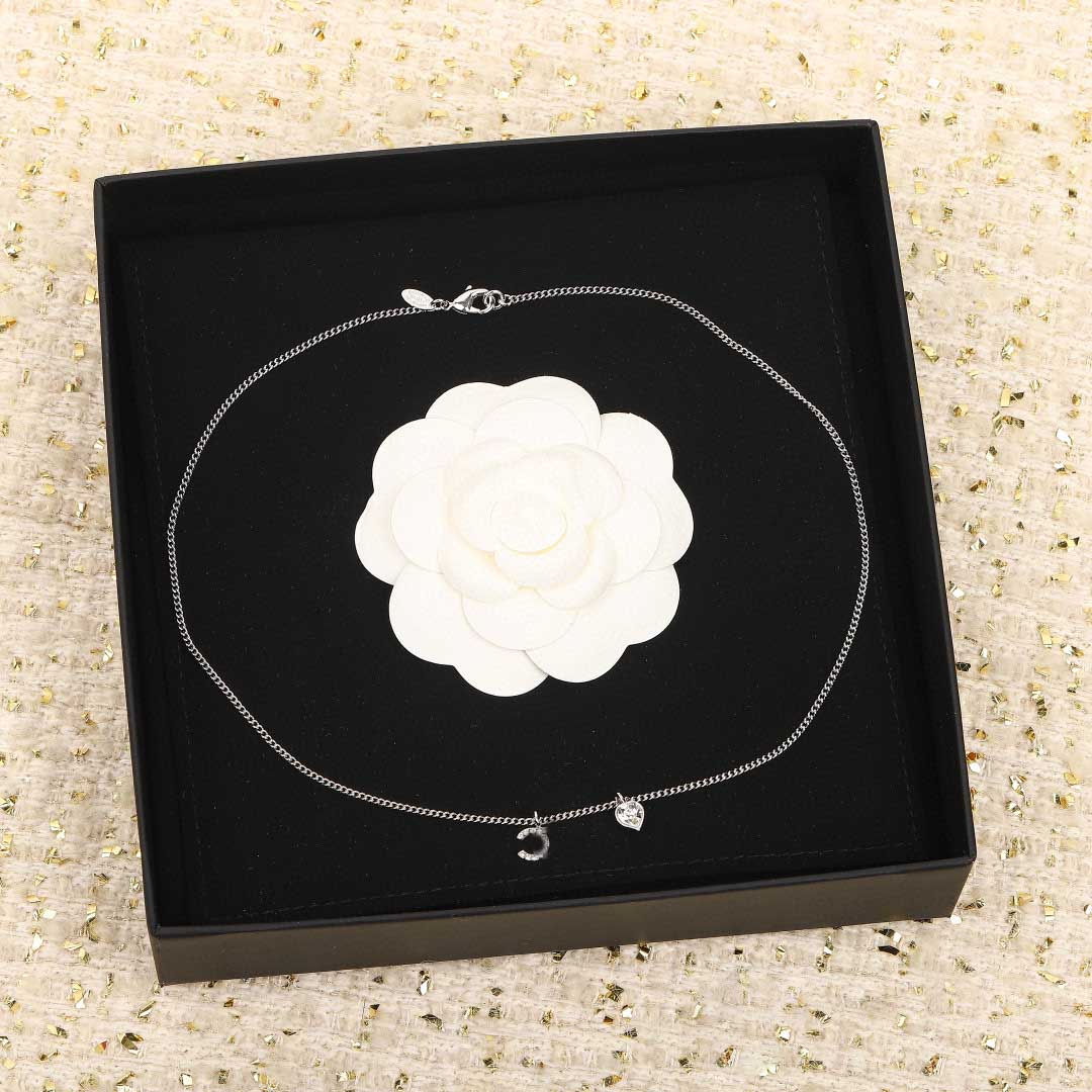 Collier pendentif charme de charme de qualité de luxe avec diamant en argent plaqué a une boîte de coeur en forme de coeur PS4770