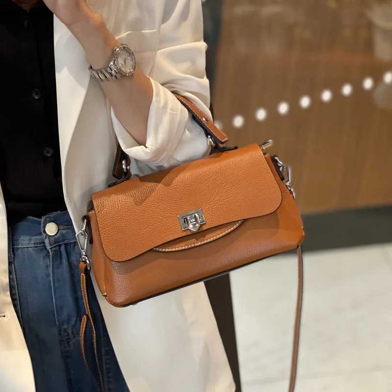 Womens Genuine Cowhide Leather Solid Color Crossbody Bag For Ladies Casual Handbag Female Messenger Bag Accessories Z250815