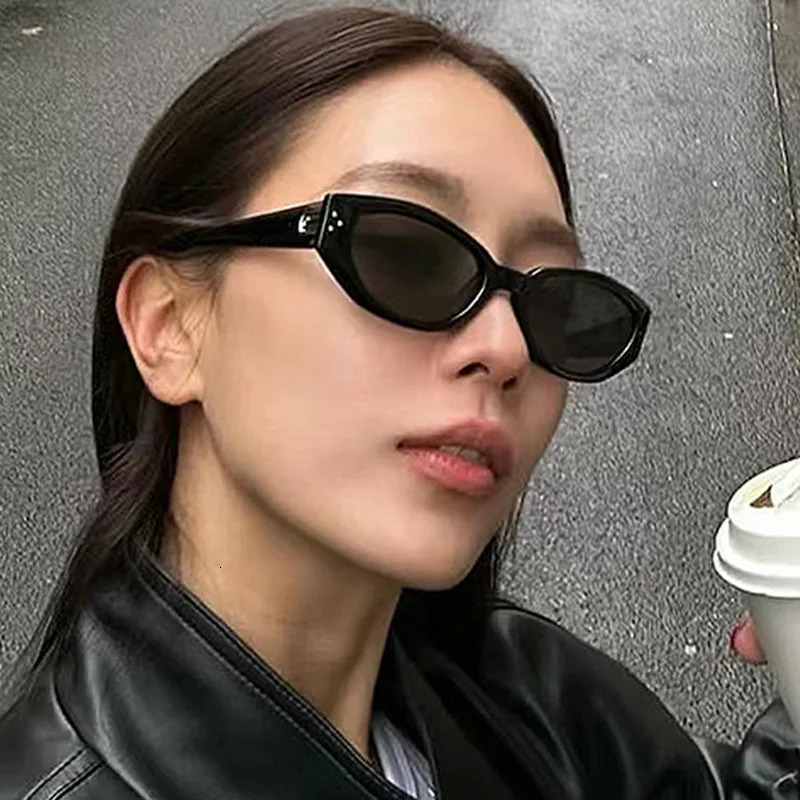 Fashion Oval Frame Sunglasses Personality Catwalk Small Frame Sunglasses Glasses Mens/Womens Universal UV400 Eyewear 250812