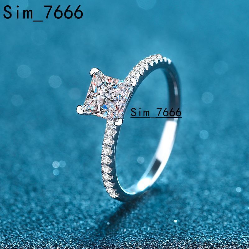 Luxury 925 Sterling Silver Moissanite Rings Rhodium Plated Classic D Color VVS Sparkling Princess Cutting 1ct 2ct Premium