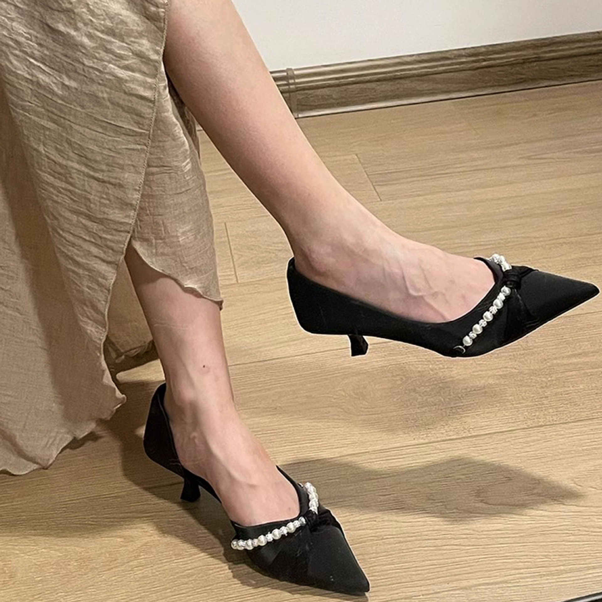 White high heels women's slim heels 2025 new style temperament, small follow-up shoes French pointed shoes