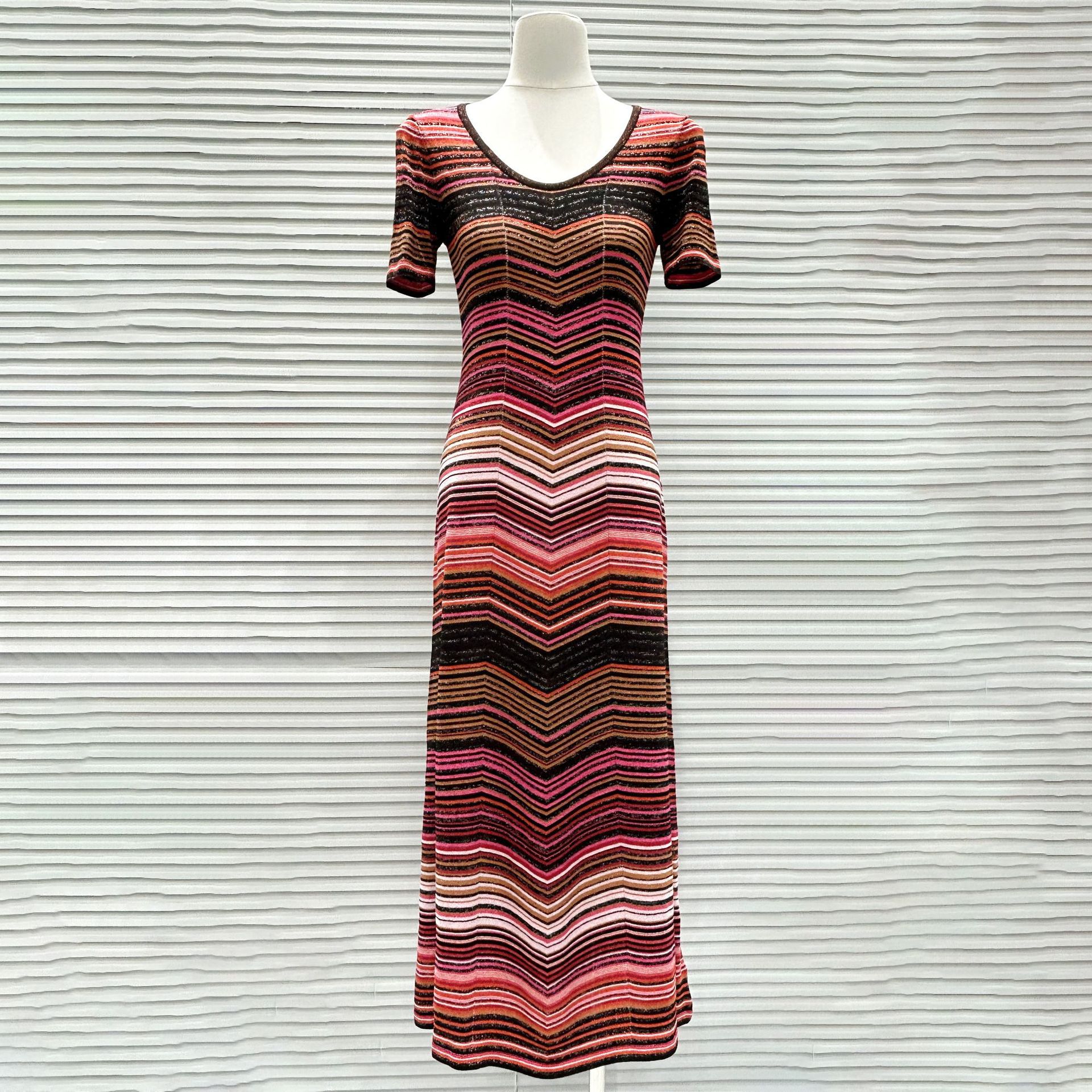 8008 2025 Runway Dress Summer Dress Short Sleeve Crew Neck Black Red Brand Same Style Empire Womens Dress Fashion YL