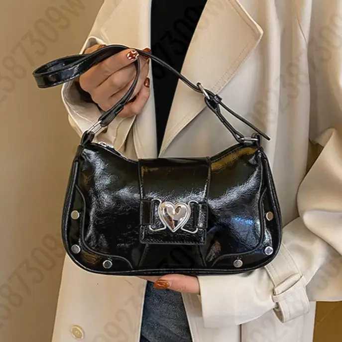 Love Design Armpit Bag Women PU Leather Spicy Underarm Bag Ladies Trendy Shoulder Bag Waterproof Handbag Y2K Messenger Bag Z250815