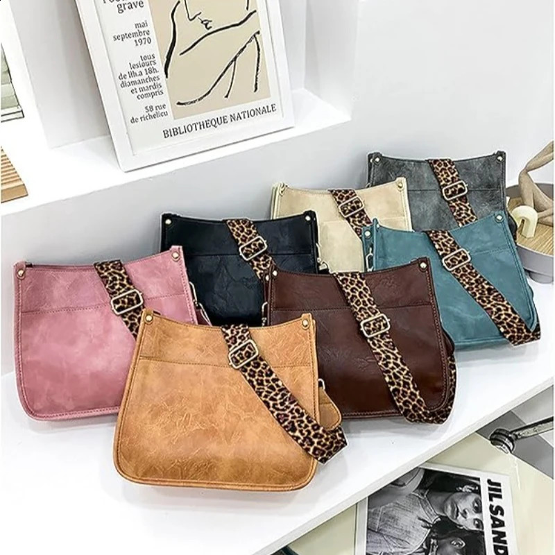 Retro Leopard Print Shoulder Bag Fashion Tote Bag Small Square Bag Crossbody Handbag for Women Halloween Christmas Gift 250815