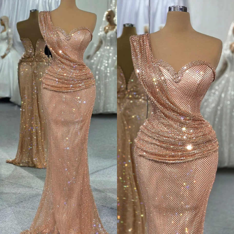 Superbe robe de fête à paille