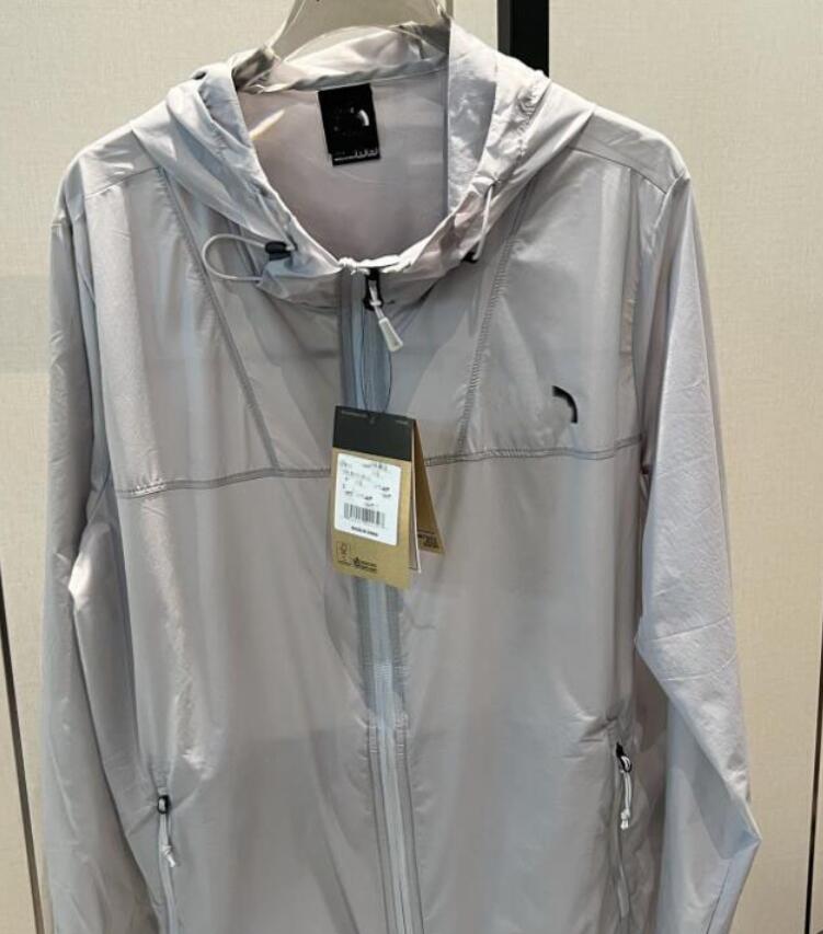 Designer mens Outdoor Hard Shell Jacket Waterproof Breathable Hood High-quality Windbreaker Hiking Mountain Camping Fashion Pro Outdoor Top sunscree