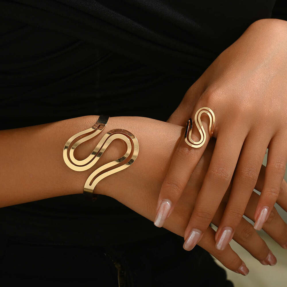 Bracelet pour femmes de style géométrique Ensemble de conception réglable multicouche polyvalente