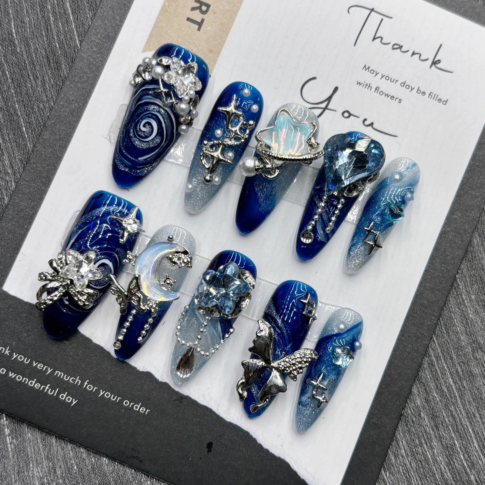 10pcs de haute qualité presse à la main sur des ongles Simple and Elegant Royal Blue Profon