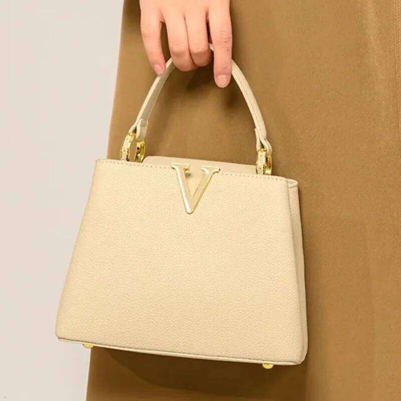 Sac à main en cuir féminin nouveau designer de mode de mode crossbody bobodder dames fête pochet voyage sac fourre-tout
