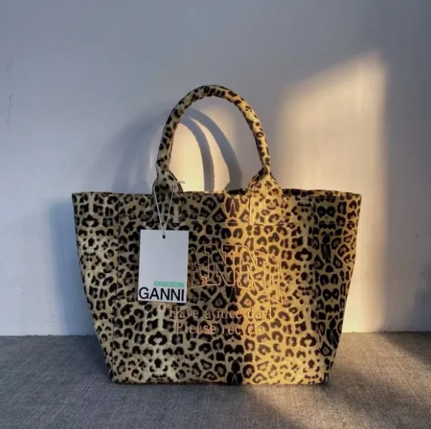 Leopard print bag Designer Bag shoulder Shopping Large Capacity Tote Summer Beach bags Casual Canvas Tassel Letter Underarm Denim Shoulder Bag
