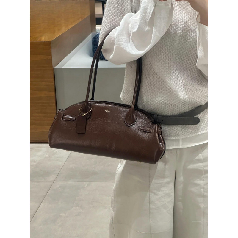 C Marque Texture de haute qualité petite pour les femmes 2025 Nouveau sac sous-armoise à épaule polyvalente d'été Fashion Super Popular Handbag B