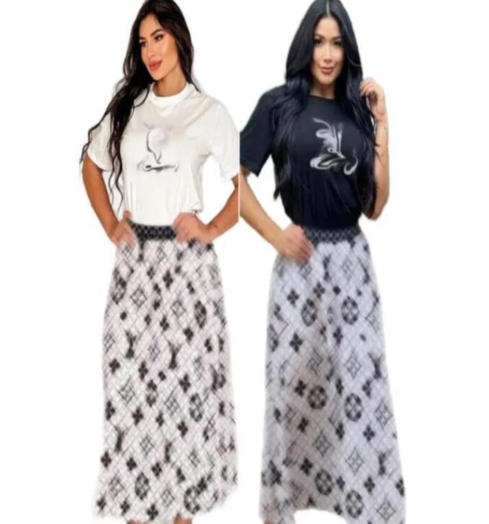 Designer Robes décontractées de luxe Deux pièces Robe Femmes T-shirt à manches courtes décontractées et ensembles de jupe plissés