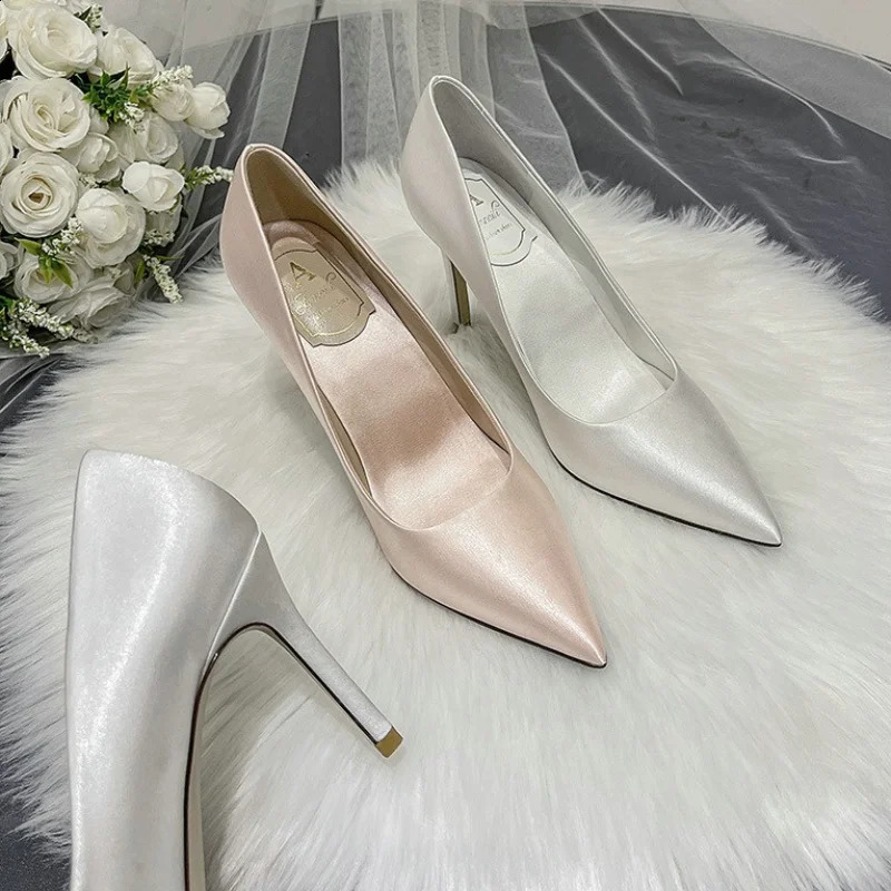 Chaussures de mariage blanches à talons hauts pour femmes, robe en Satin Stiletto, chaussures simples, escarpins de demoiselle d'honneur Champagn