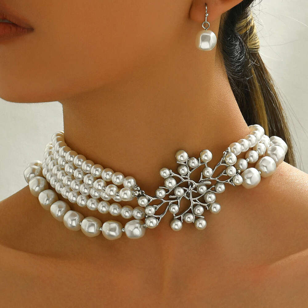 Fashion Geometric Women's Jewelry Set Personality Pearl Necklace Niche Design Versatile High-end Earrings