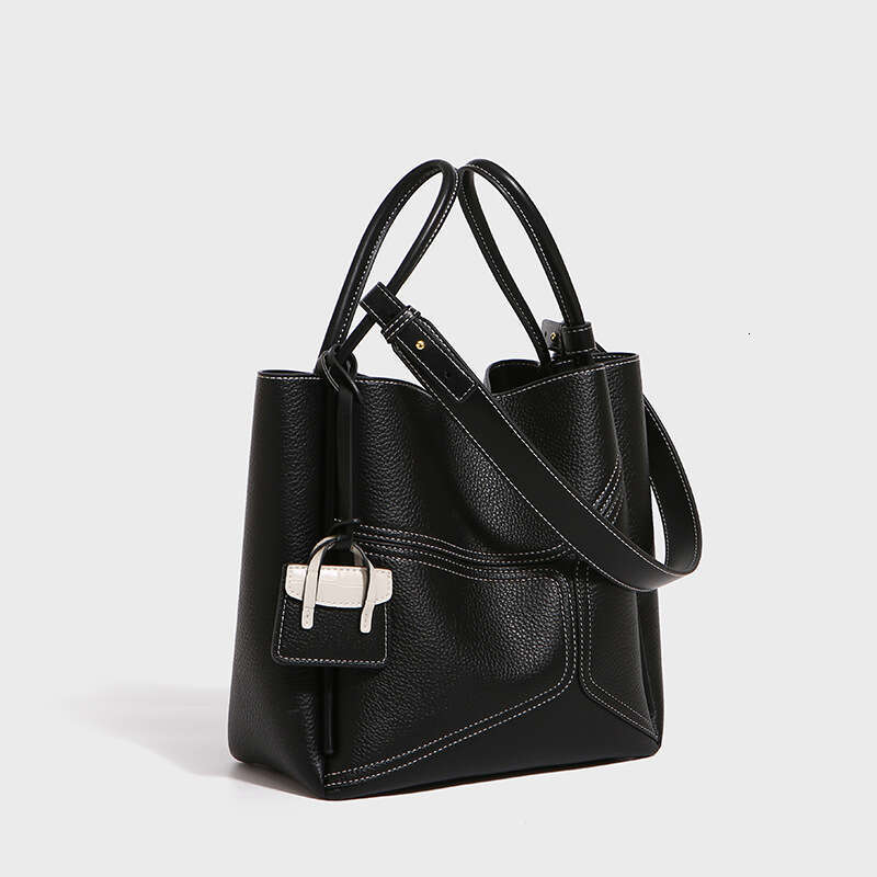 Designer de sacs fourre-tout pour femmes à la mode simple épaule croisée croix de grande capacité 2025 Automne / hiver nouvel article