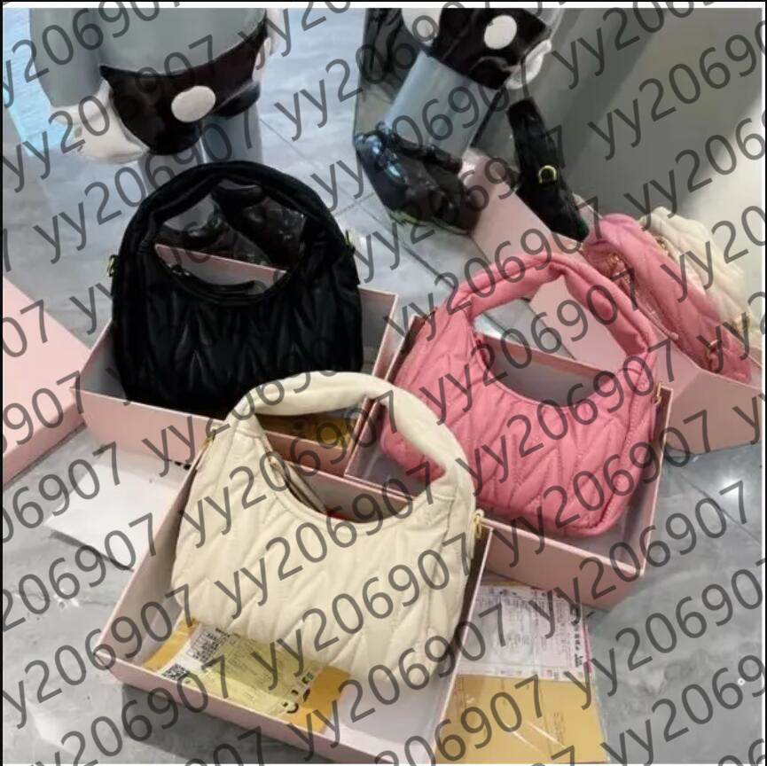 2025 Sacs de sous-bras de créateur mini sac à main sac de bowling sac d'épaule de luxe portefeuille de banquet en cuir en cuir plissé de luxe