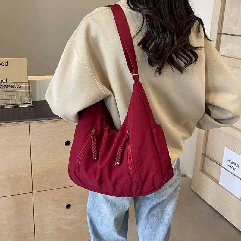 Summer Women Solid Color Shoulder Bag Fashion Lightweight Versatile Travel Crossbody Bag Nylon Large Capacity Hobo Bag 250814