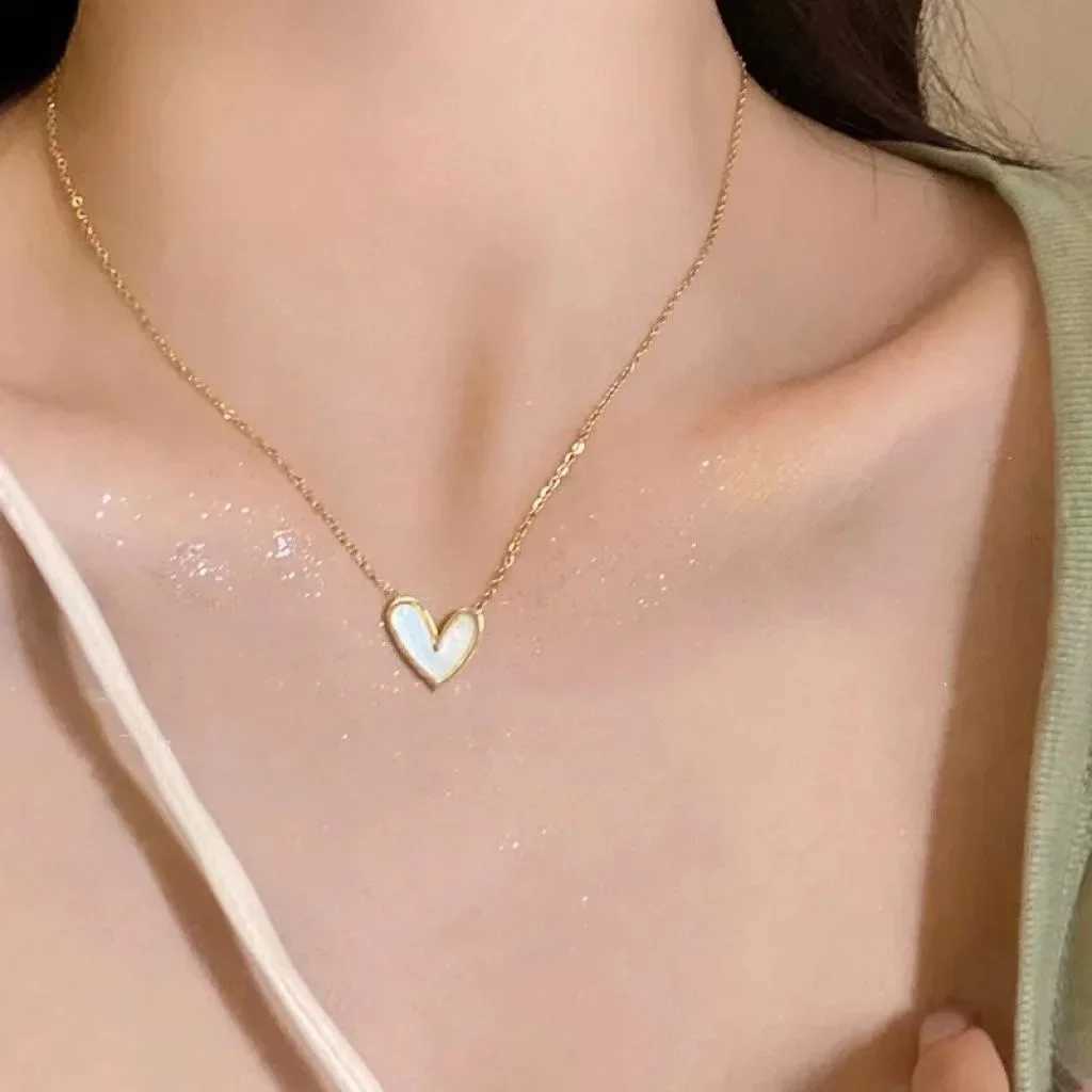 2024 New Fashion Y2K Star Zircon Pendant Collier pour femmes Luxury Sweet Cool Girl Punk Heart Clavicule Chaîne de bijoux Party XJ250816