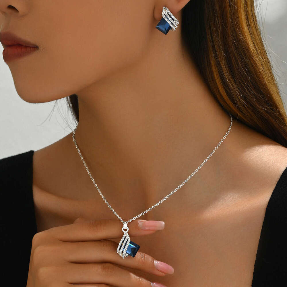Géométrie coréenne géométrique incrustée Crystal Collier pour femmes Niche Versatiles Full Dia Series Boucles d'oreilles bijoux