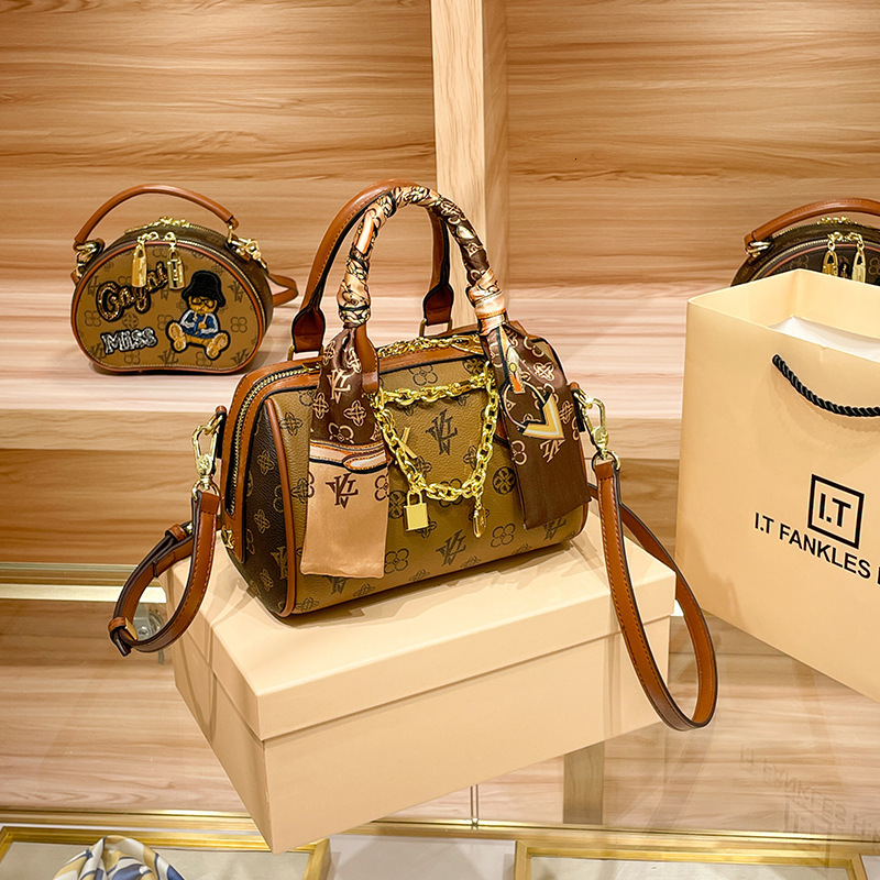 Genuine Leather Women's New Fashion Boston Pillow Versatile Shoulder Crossbody Bag