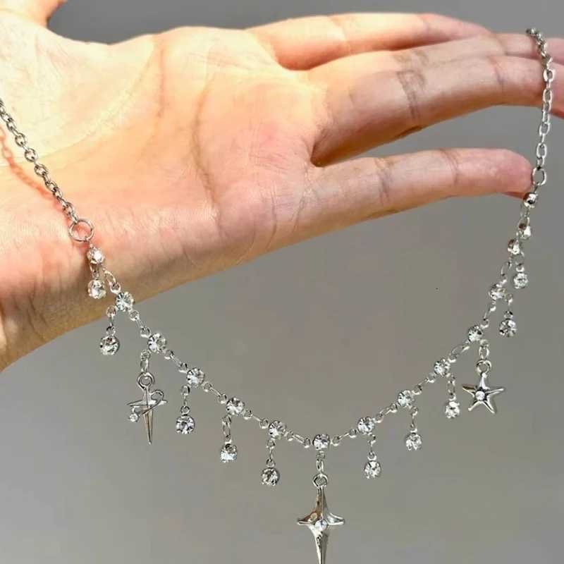 HARAJUKU Collier de gland d'étoiles à quatre points pour femmes Collier pendentif à la mode esthétique Charme