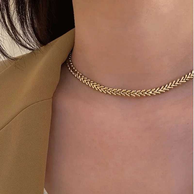 2024 New Bone Shape Stainless Steel Choker Necklace Does Not Fade Fashion Jewelry Sexy Accessories For Party Womens Necklace XJ250816