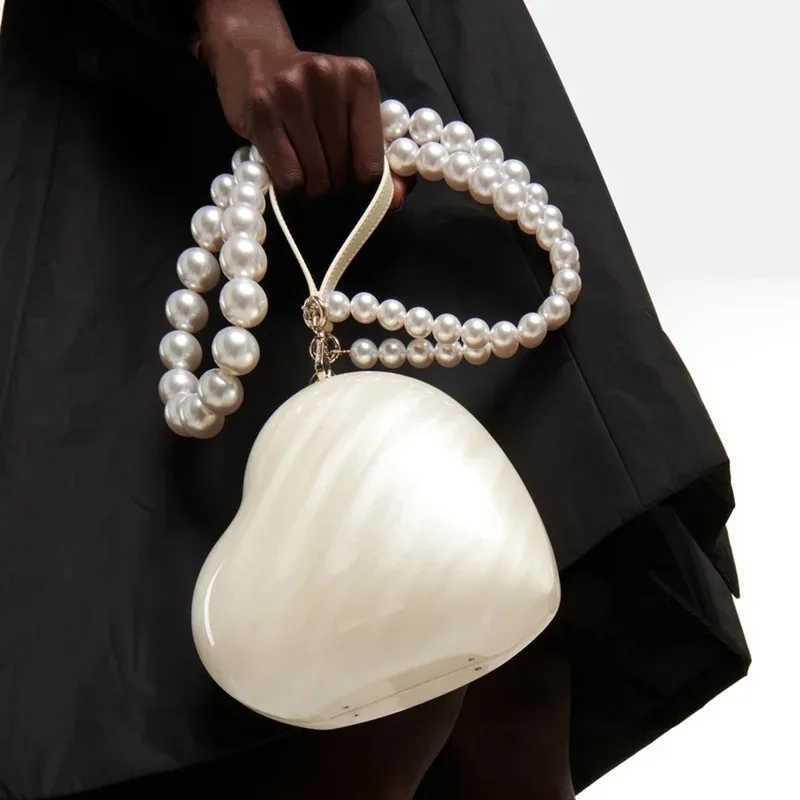 Mode acrylique coeurs sac de soirée chaînes de perle épaule sacs de bosses de boss de luxe sac de soirée petite baguette de fête pour filles 2025