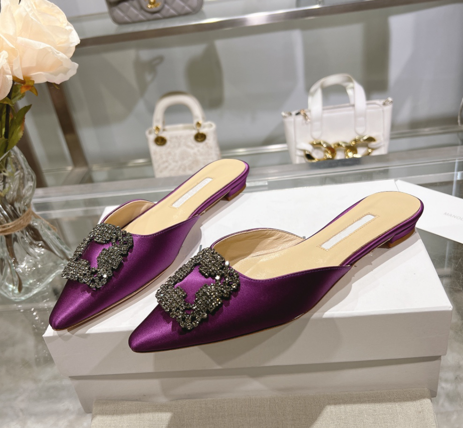 Les femmes glissent les sandales pantoufles plates hangisimu noire bijou satin boucle mulet glisser sur les mules de soie à orteil fermé avec une