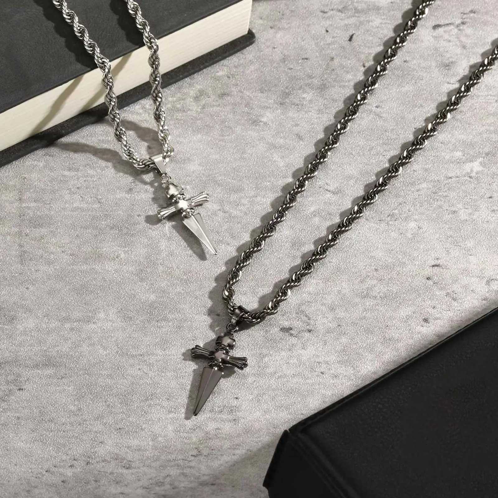 Collier pendant à épée punk cool pour hommes