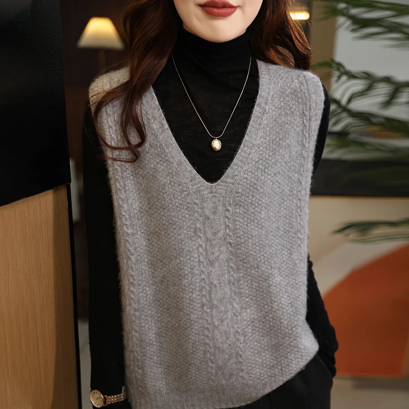 100% Wool Women Sweater Vest Autumn and Winter Loose Black Vneck Thickening Knitted Sleeveless Tops 250815