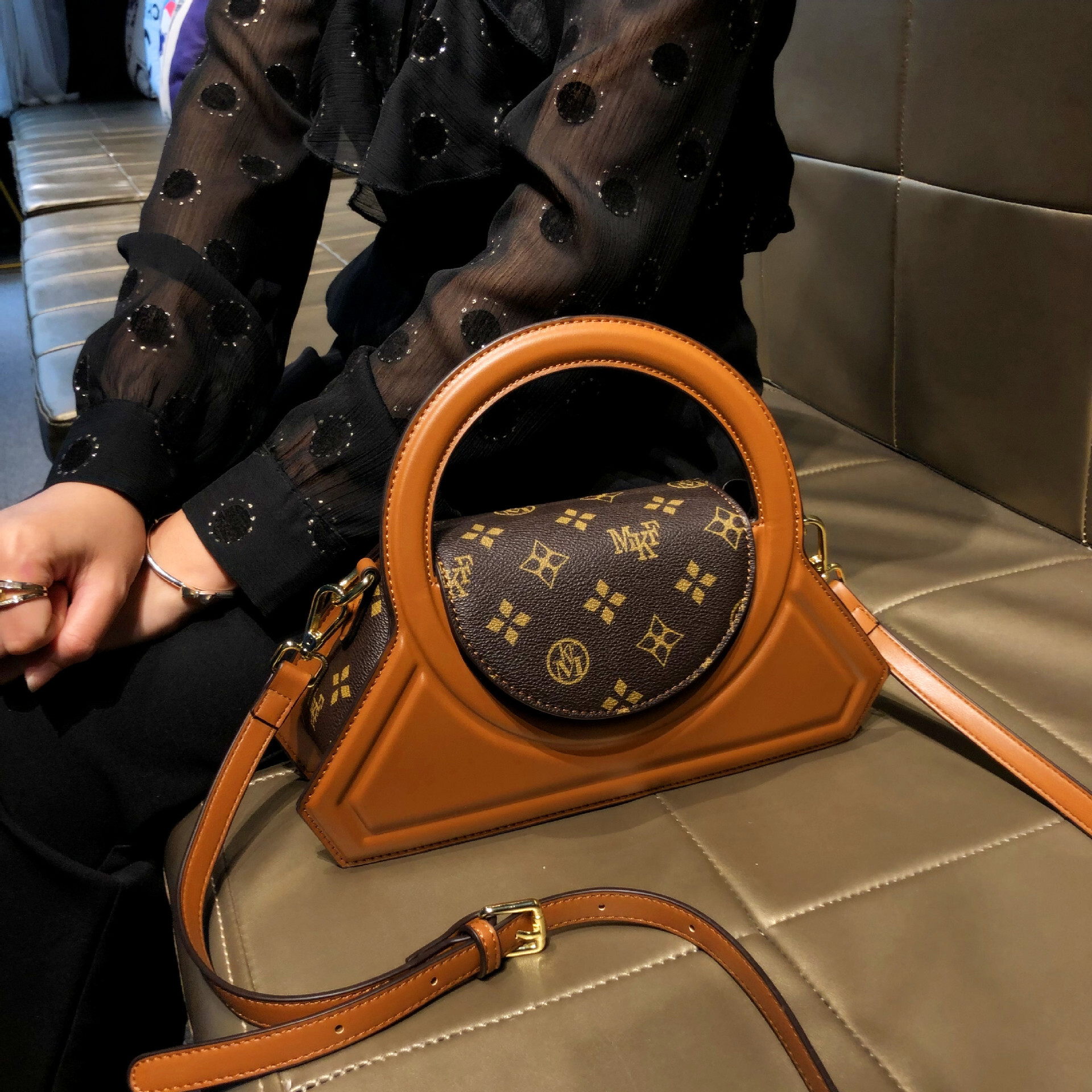Guangzhou Women's High-end Handbag New Fashion Genuine Leather Shoulder Crossbody Small Square Bag