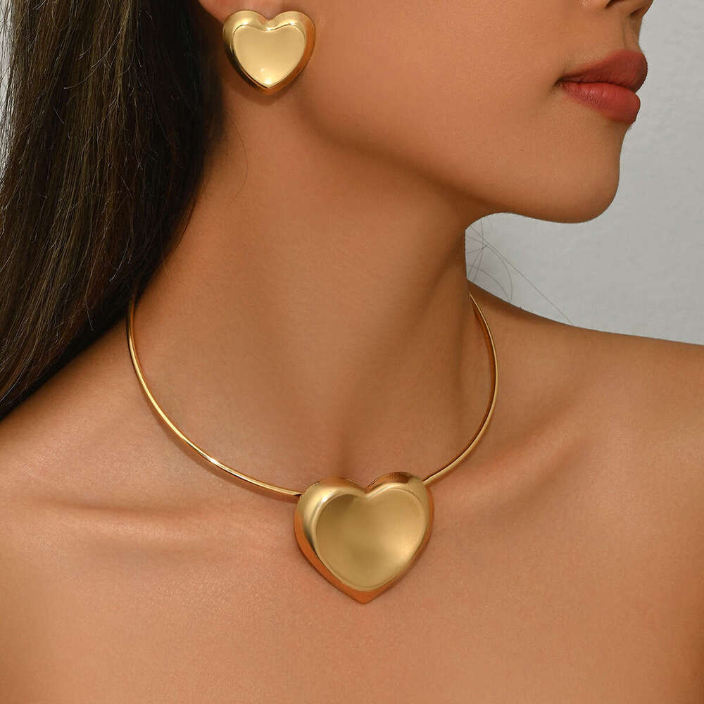 Sweet Fresh Style Women's Heart Necklace Niche Geometric Round Choker Design Collarbone Chain Versatile Earrings