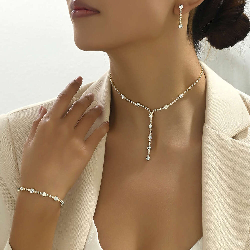 Niche Design High-End Women's Necklace Earring Jewelry Set with Personalized Zircon Bracelet and Pendant