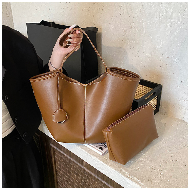 2025 New Large Capacity Tote Bag For Women New Commuter Bucket Bag High-end Soft Leather One-shoulder Underarm Bag