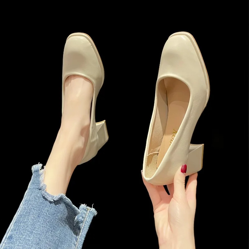 Chaussures féminines creux hors respirant léger décontracté Mary Jane Chaussures Femmes Femmes étanches Slip sur la plate-forme Chaussures Zapato